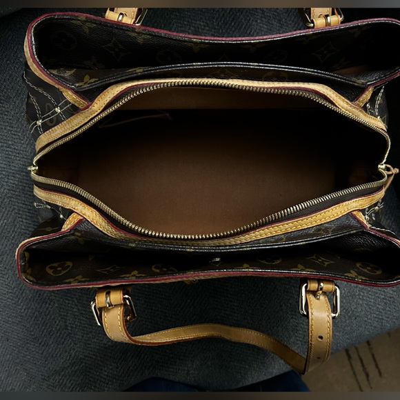 Authentic Louis Vuitton Monogram Rivet Bag. - Picture 4 of 14